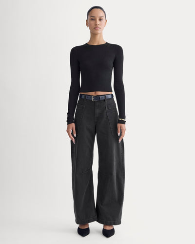 Czarne jeans wide leg – modne i stylowe