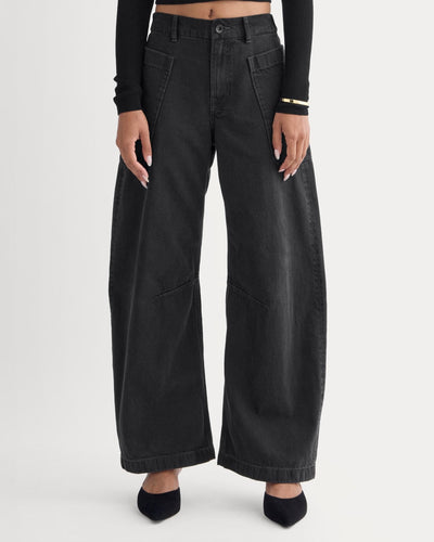 Czarne jeans wide leg – modne i stylowe
