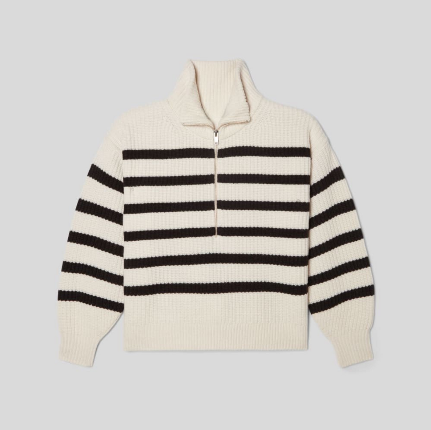 Sweter w paski z półzamkiem – casual i modny