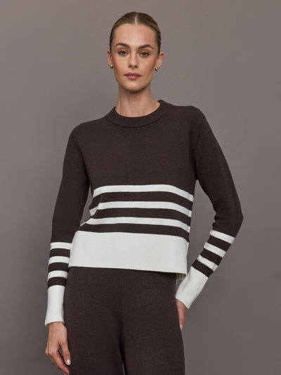 Damski sweter w paski – ciepło i elegancja na co dzień