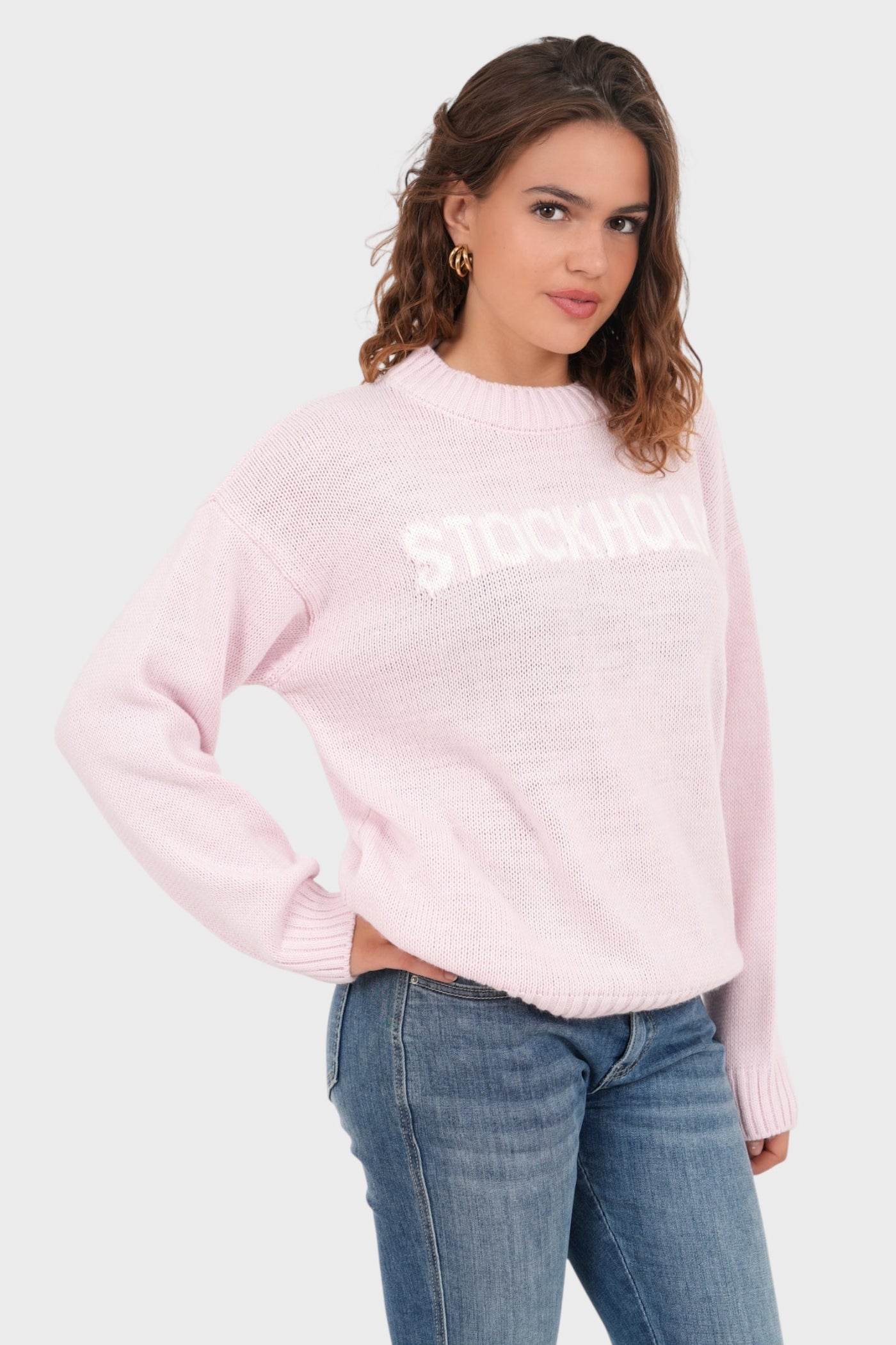 Różowy sweter STOCKHOLM – modny i przytulny