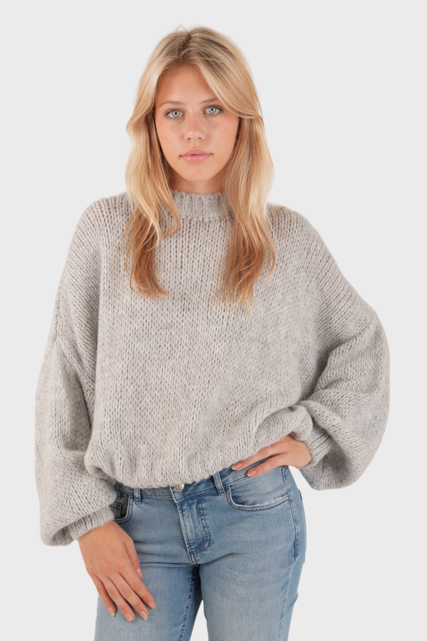 Oversize Sweter Dziergany – Szary