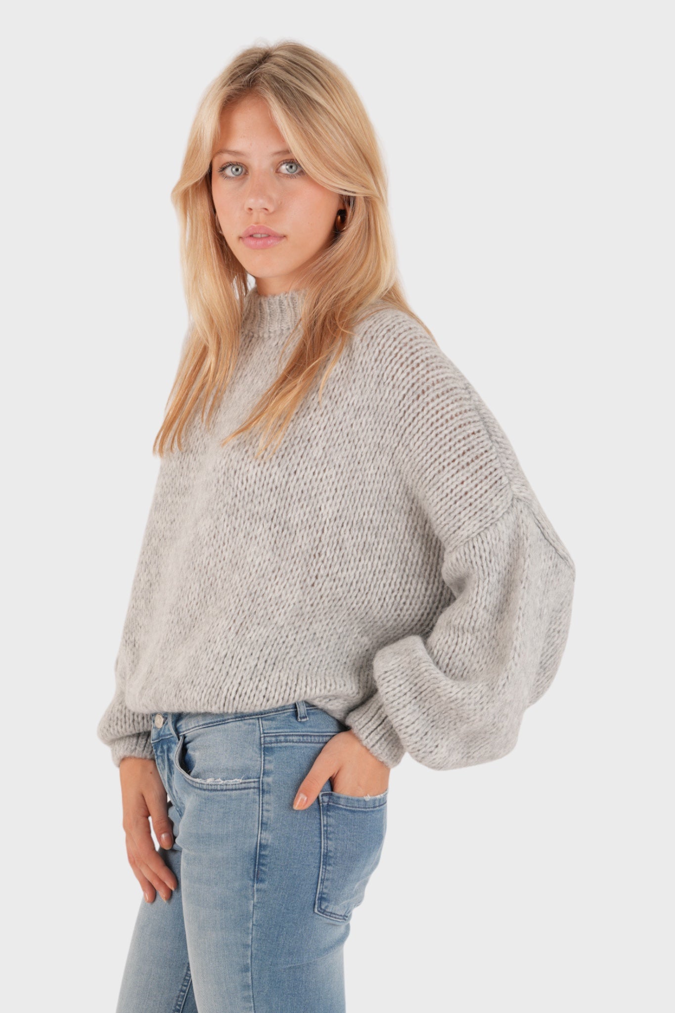 Oversize Sweter Dziergany – Szary