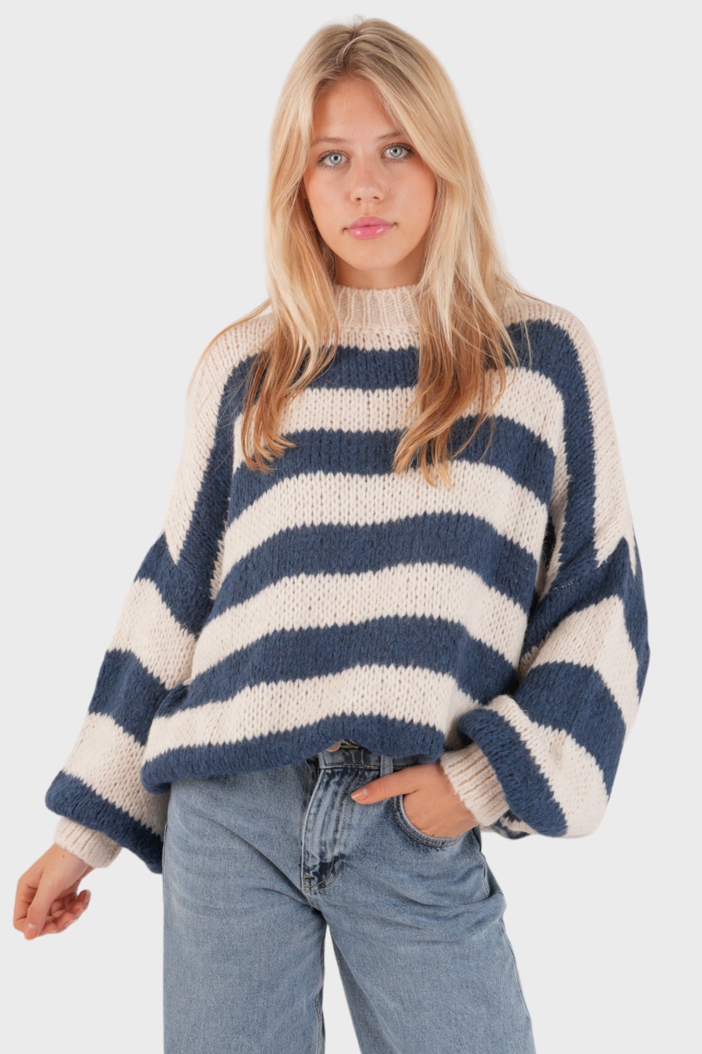Sweter w paski – wygodny i stylowy