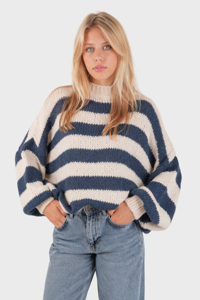Sweter w paski – wygodny i stylowy