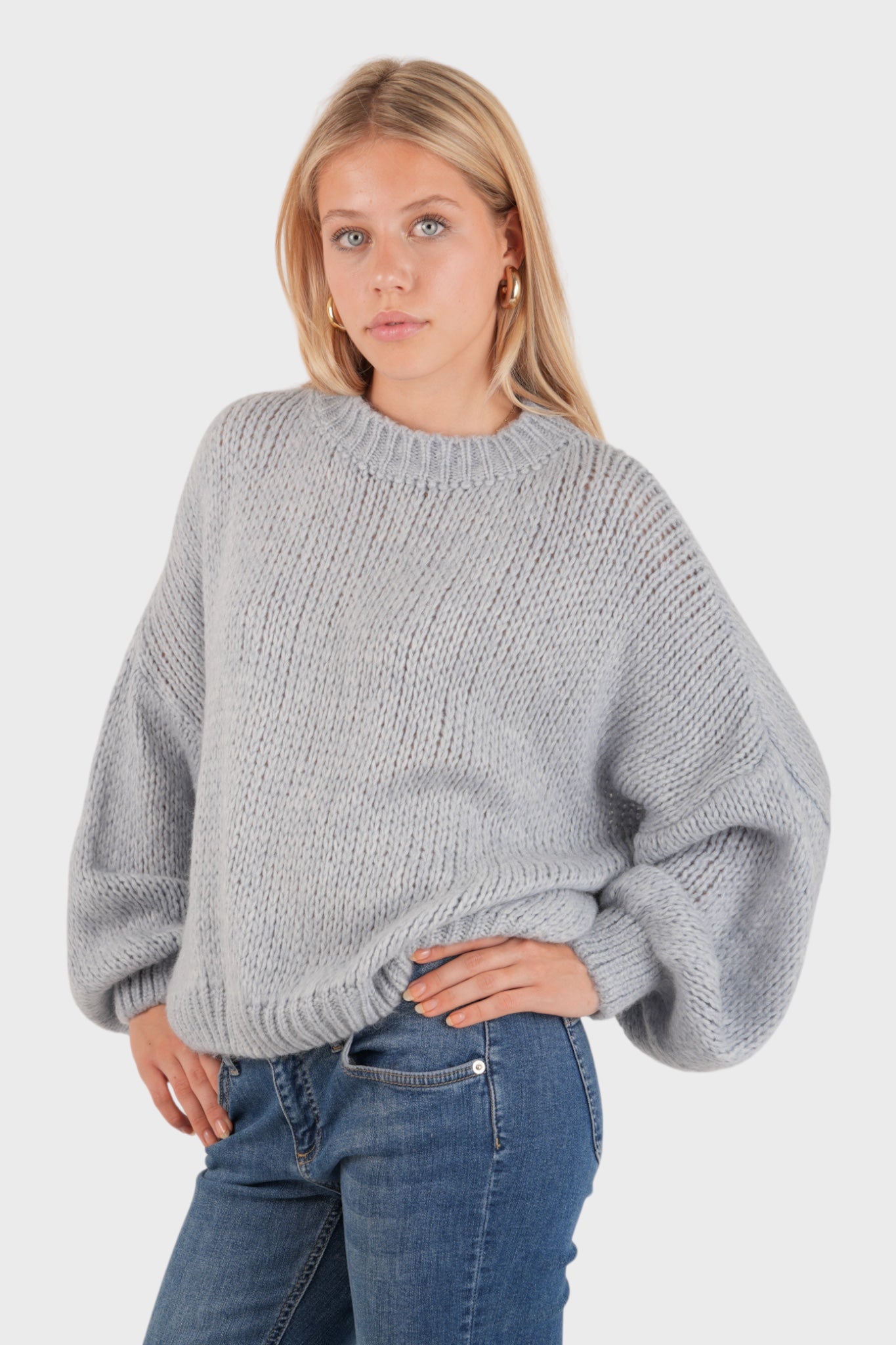 Oversize Sweter Dziergany – Jasnoniebieski