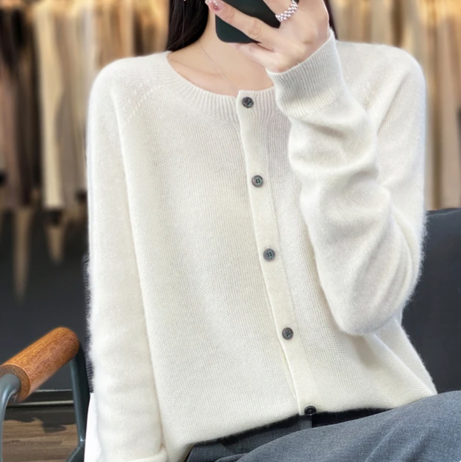 Halina | Miękki sweter rozpinany na guziki