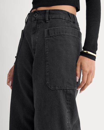 Czarne jeans wide leg – modne i stylowe